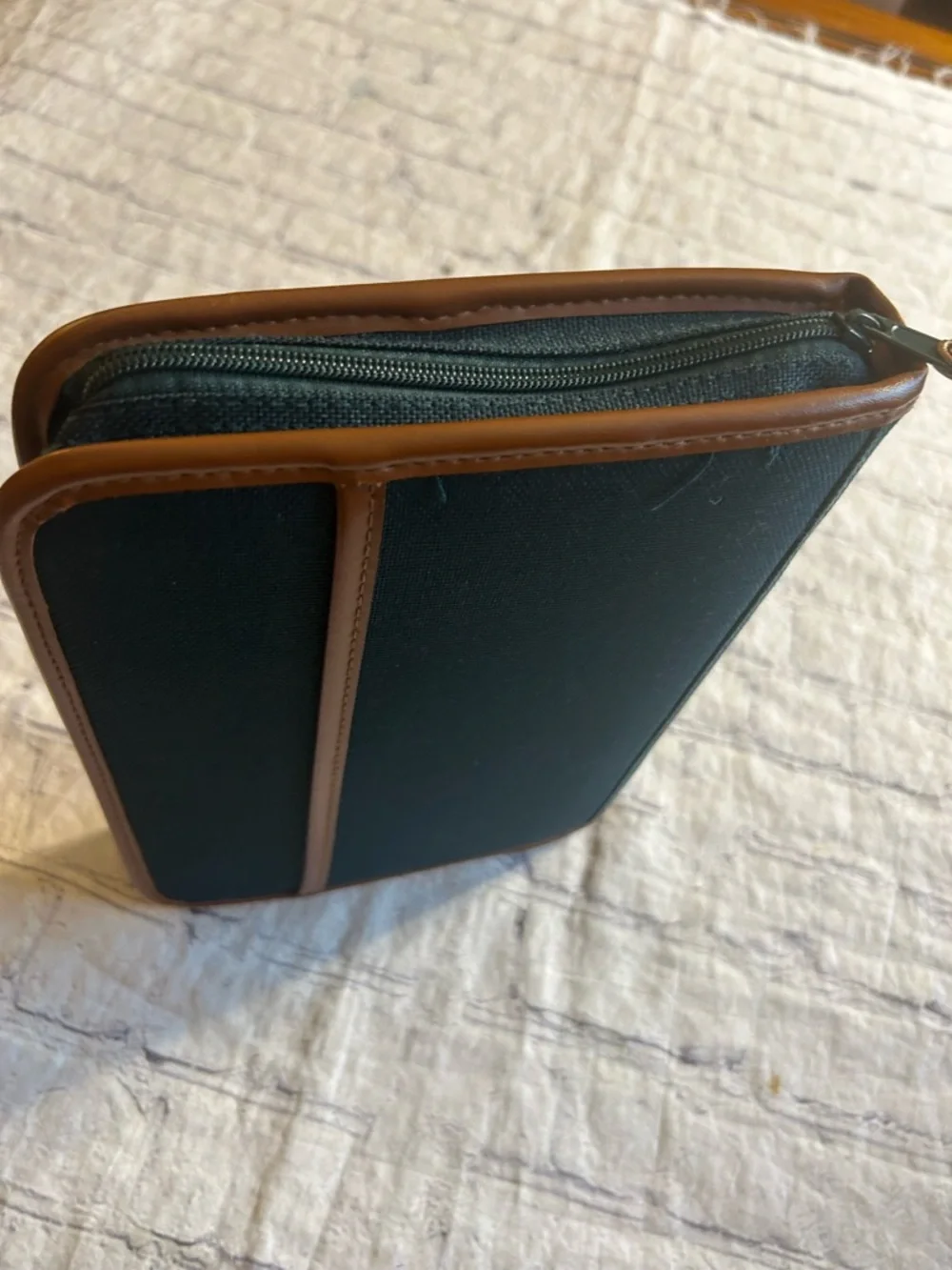 MEAD-CAMBRIDGE VINTAGE DARK GREEN/CARMEL ZIP AROUND PLANNER BACK POCKET